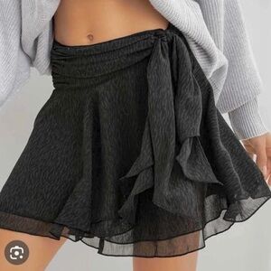 NWT Aerie Black Printed Chiffon Wrap Mini Skirt Size Medium